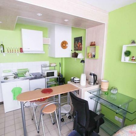 Studio Pigalle De 25 M2 - 2 Lits Simples Type Gigogne Pour 2 Personnes - Coeur Touristique De Paris - 2 Minutes De La Station Metro Pigalle ,Petit Train Vers La Butte Montmartre-Cabarets Moulin Rouge,Chez Michou-Restaurants Bouillon Pigalle,Berliner Luaran gambar