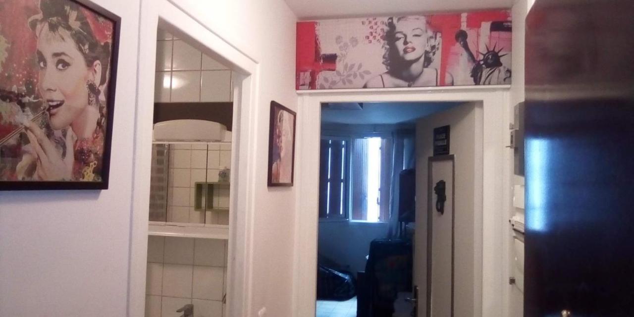Studio Pigalle De 25 M2 - 2 Lits Simples Type Gigogne Pour 2 Personnes - Coeur Touristique De Paris - 2 Minutes De La Station Metro Pigalle ,Petit Train Vers La Butte Montmartre-Cabarets Moulin Rouge,Chez Michou-Restaurants Bouillon Pigalle,Berliner Luaran gambar