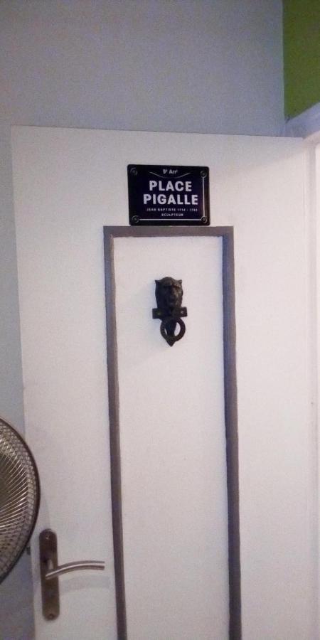 Studio Pigalle De 25 M2 - 2 Lits Simples Type Gigogne Pour 2 Personnes - Coeur Touristique De Paris - 2 Minutes De La Station Metro Pigalle ,Petit Train Vers La Butte Montmartre-Cabarets Moulin Rouge,Chez Michou-Restaurants Bouillon Pigalle,Berliner Luaran gambar