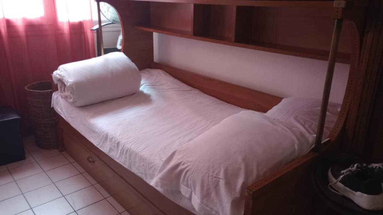 Studio Pigalle De 25 M2 - 2 Lits Simples Type Gigogne Pour 2 Personnes - Coeur Touristique De Paris - 2 Minutes De La Station Metro Pigalle ,Petit Train Vers La Butte Montmartre-Cabarets Moulin Rouge,Chez Michou-Restaurants Bouillon Pigalle,Berliner Luaran gambar