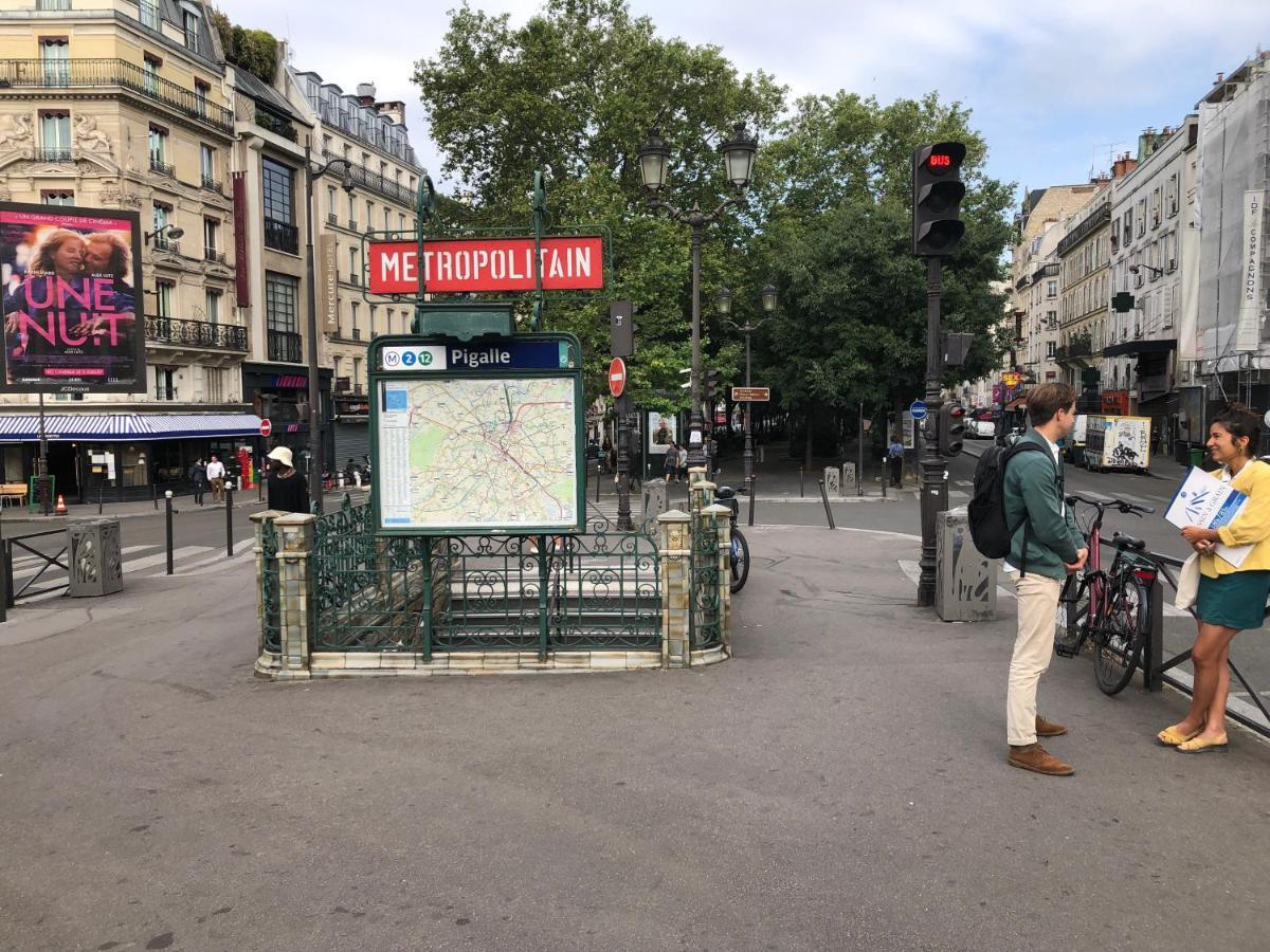 Studio Pigalle De 25 M2 - 2 Lits Simples Type Gigogne Pour 2 Personnes - Coeur Touristique De Paris - 2 Minutes De La Station Metro Pigalle ,Petit Train Vers La Butte Montmartre-Cabarets Moulin Rouge,Chez Michou-Restaurants Bouillon Pigalle,Berliner Luaran gambar