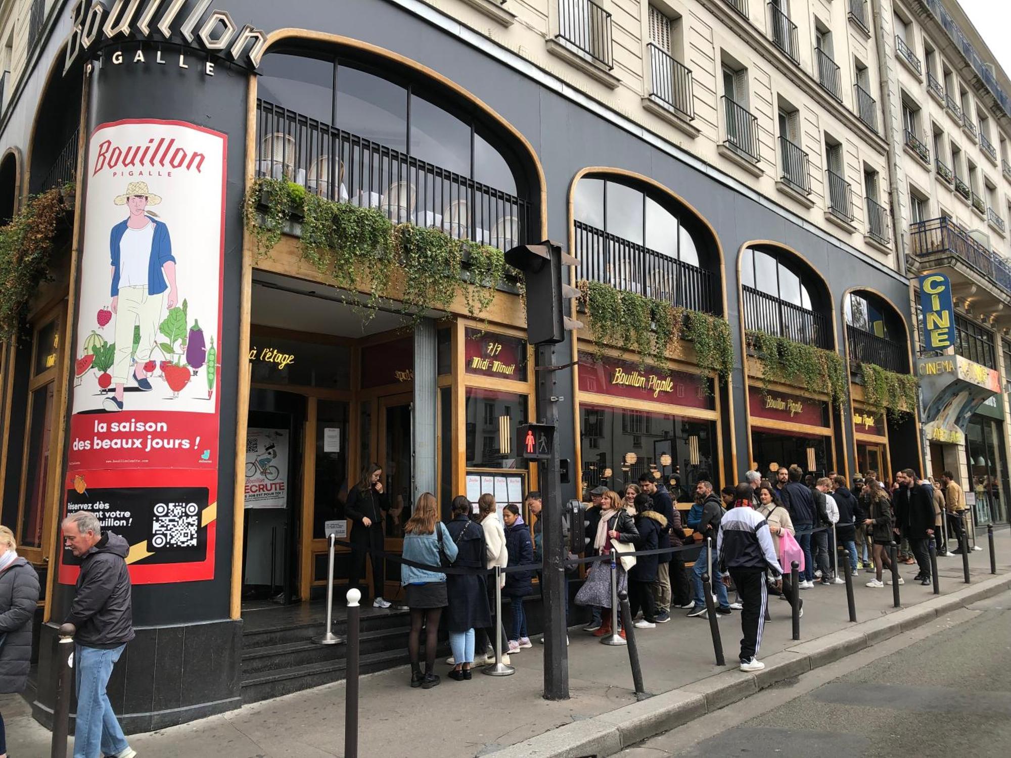 Studio Pigalle De 25 M2 - 2 Lits Simples Type Gigogne Pour 2 Personnes - Coeur Touristique De Paris - 2 Minutes De La Station Metro Pigalle ,Petit Train Vers La Butte Montmartre-Cabarets Moulin Rouge,Chez Michou-Restaurants Bouillon Pigalle,Berliner Luaran gambar