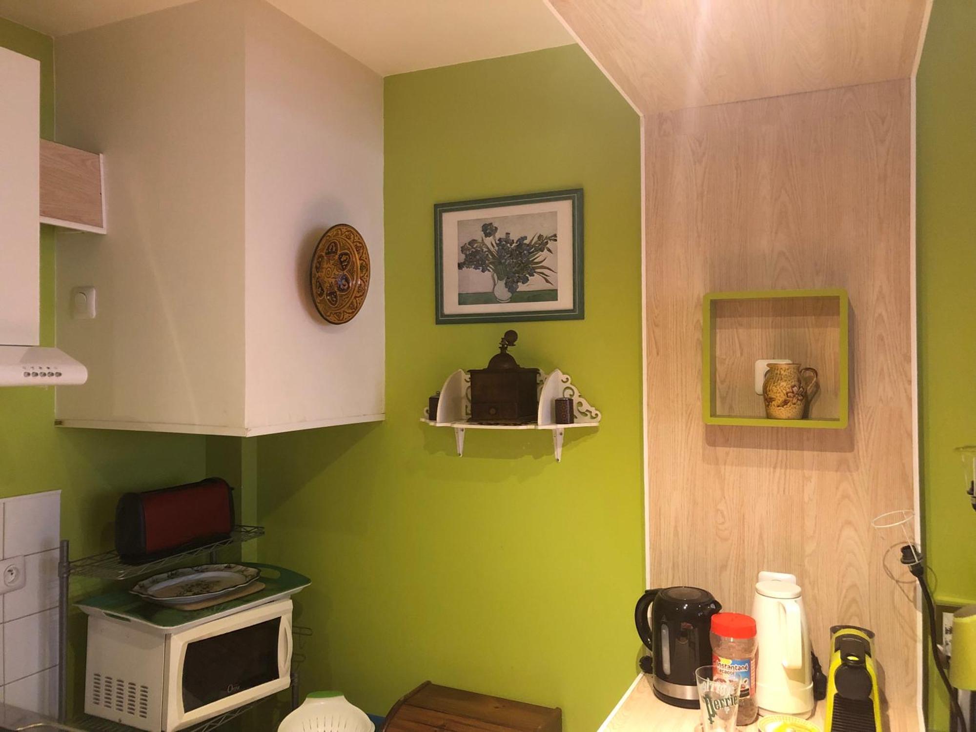 Studio Pigalle De 25 M2 - 2 Lits Simples Type Gigogne Pour 2 Personnes - Coeur Touristique De Paris - 2 Minutes De La Station Metro Pigalle ,Petit Train Vers La Butte Montmartre-Cabarets Moulin Rouge,Chez Michou-Restaurants Bouillon Pigalle,Berliner Luaran gambar