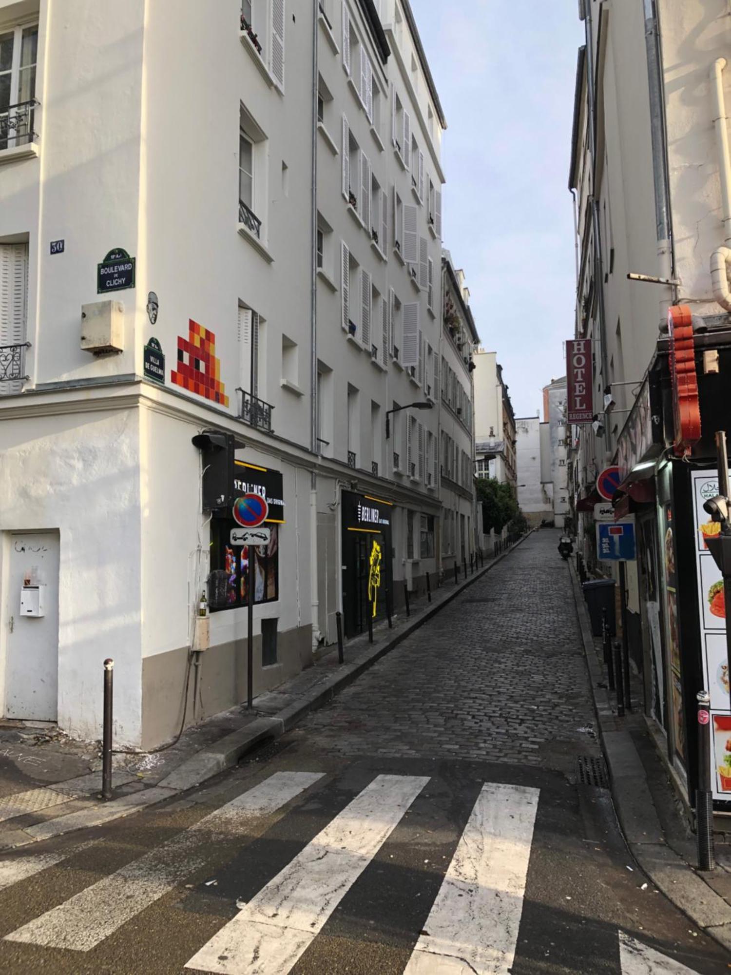 Studio Pigalle De 25 M2 - 2 Lits Simples Type Gigogne Pour 2 Personnes - Coeur Touristique De Paris - 2 Minutes De La Station Metro Pigalle ,Petit Train Vers La Butte Montmartre-Cabarets Moulin Rouge,Chez Michou-Restaurants Bouillon Pigalle,Berliner Luaran gambar