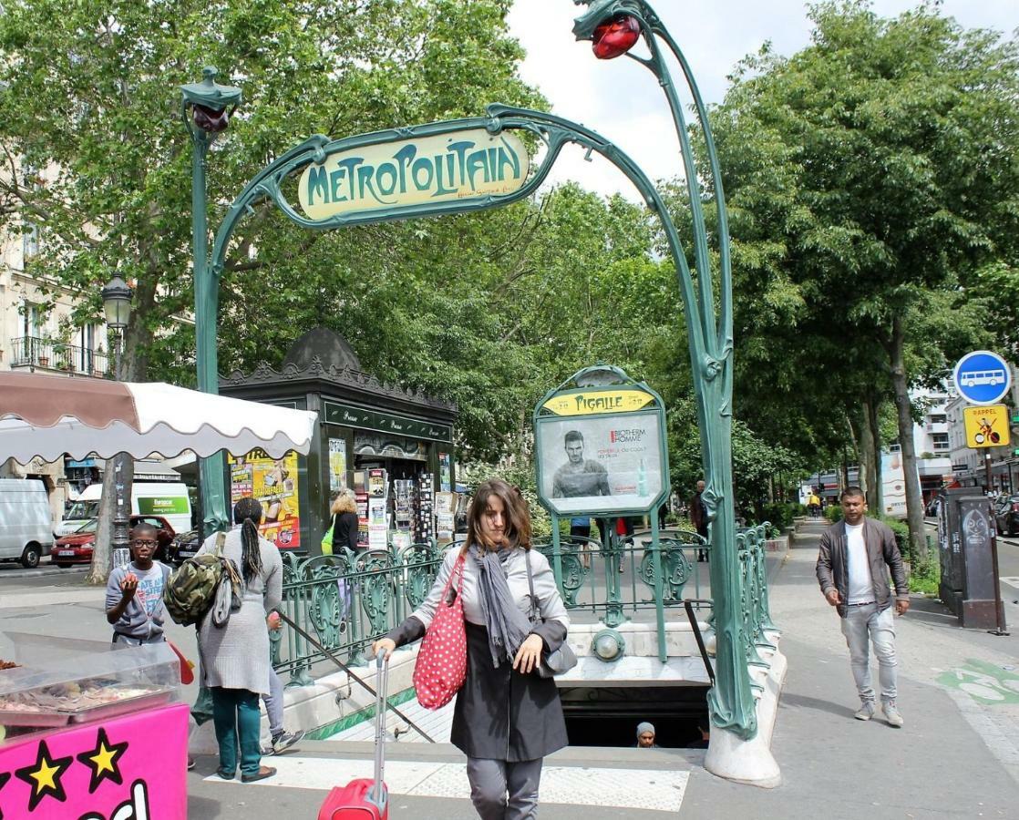 Studio Pigalle De 25 M2 - 2 Lits Simples Type Gigogne Pour 2 Personnes - Coeur Touristique De Paris - 2 Minutes De La Station Metro Pigalle ,Petit Train Vers La Butte Montmartre-Cabarets Moulin Rouge,Chez Michou-Restaurants Bouillon Pigalle,Berliner Luaran gambar